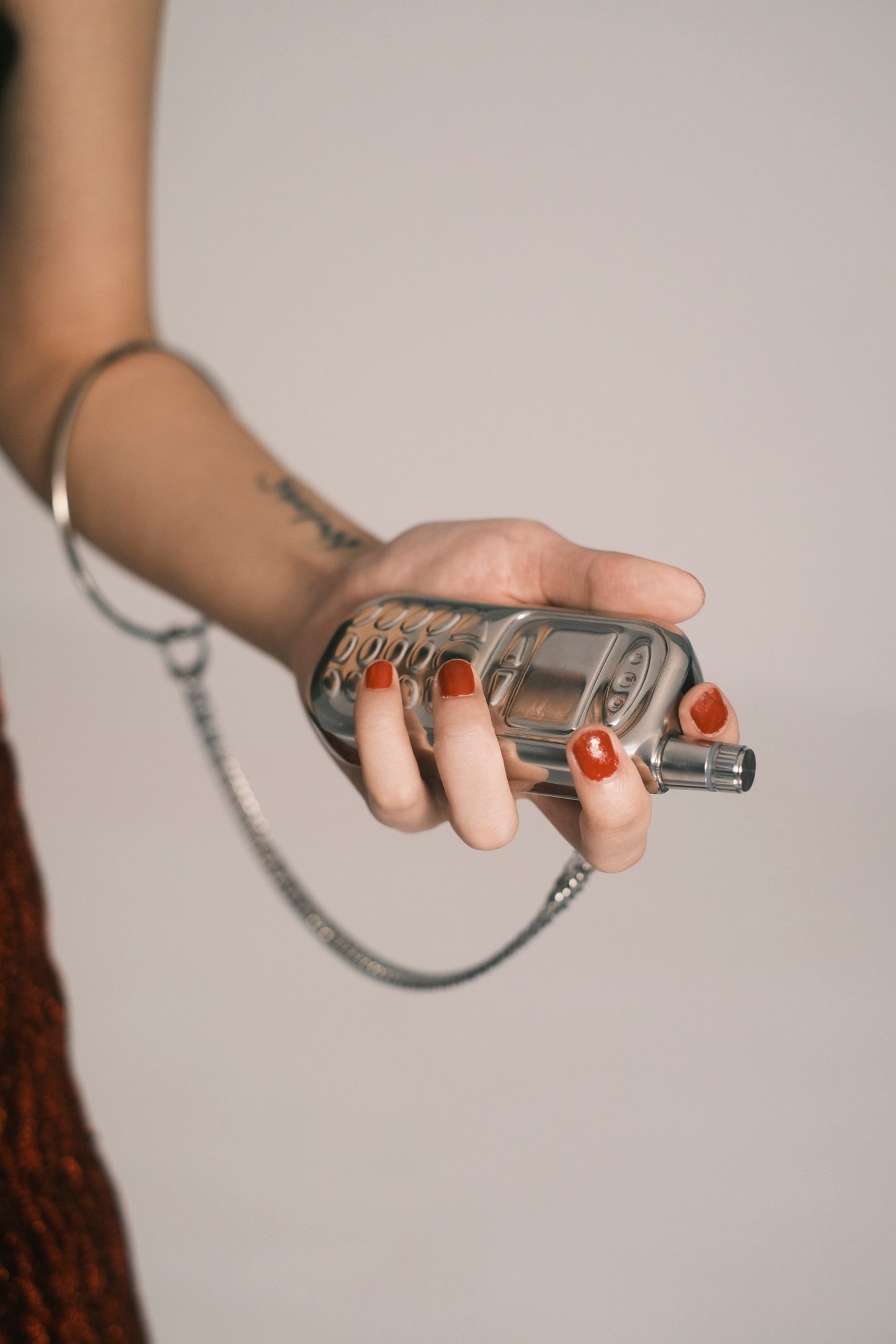 WHO'S CALLING? FLASK (酒壺)